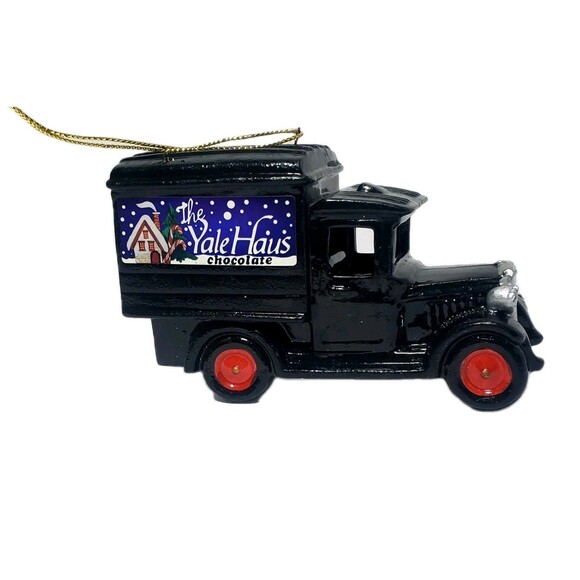 Santa’s Workbench Christmas Village – Yale Haus Chocolate Truck Figure (2015) - Picture 8 of 12